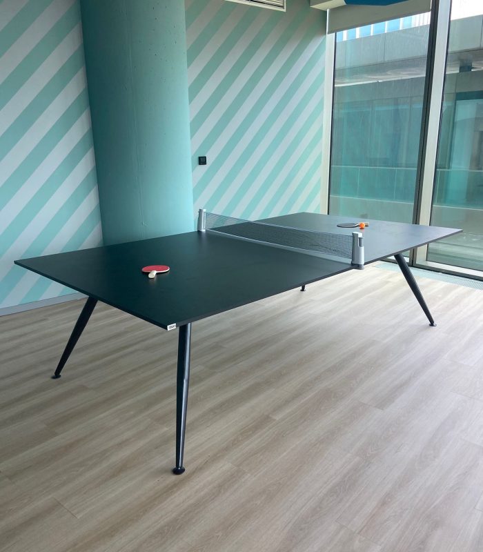 Siyah Tasarim Masa Tenisi